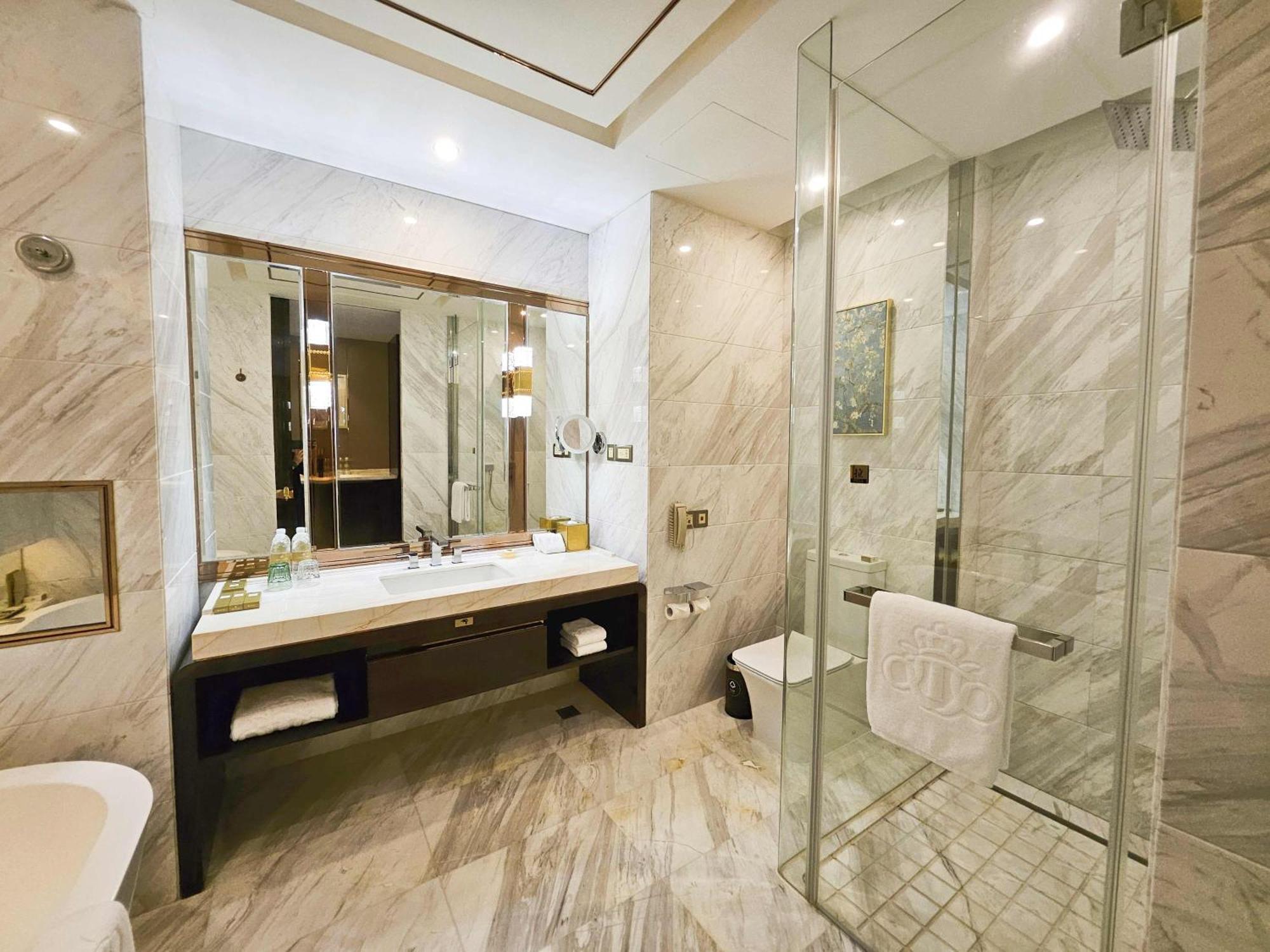 Shanghai Royal Garden Hotel-Disney/Pudong International Airport Bagian luar foto