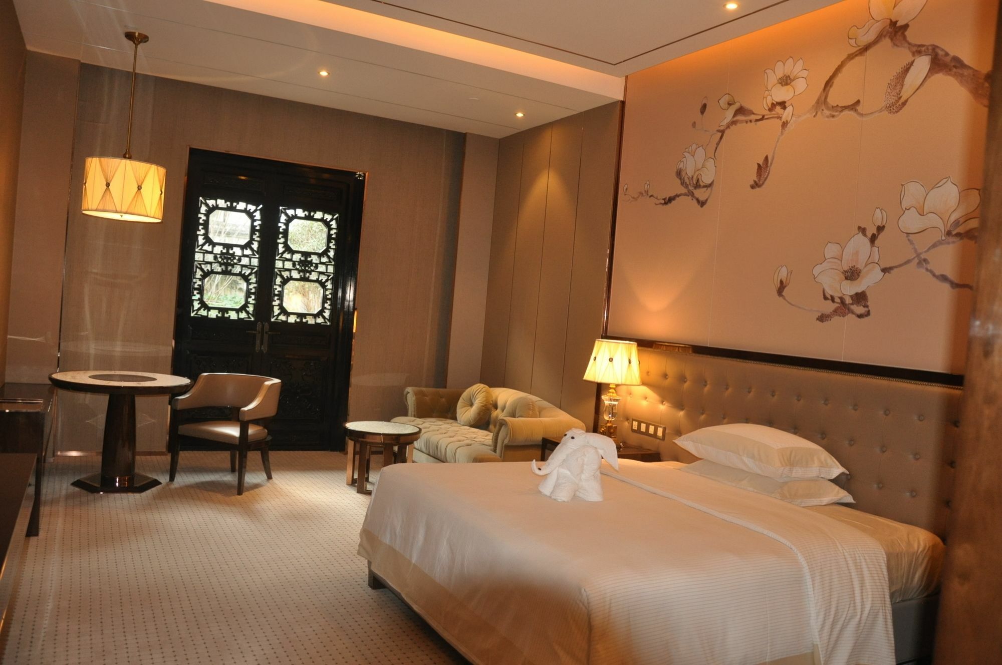 Shanghai Royal Garden Hotel-Disney/Pudong International Airport Bagian luar foto